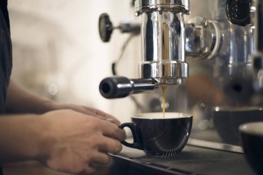 Kafede çalışan barists