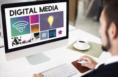 bilgisayarla çalışma iş adamı