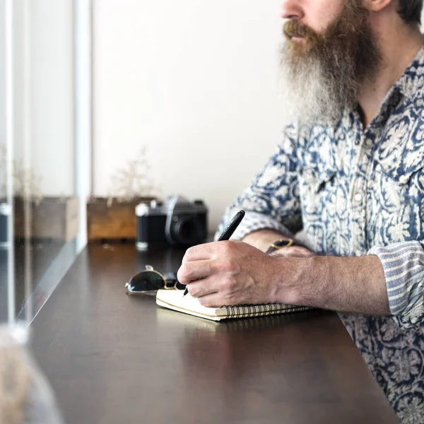 Hipster homem sênior no café — Fotografia de Stock