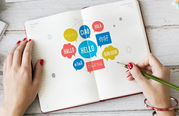 Woman writing in diary — Stock Photo, Image