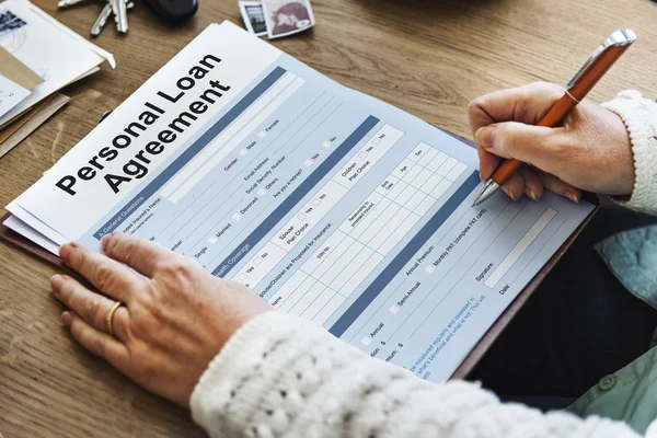 Woman writing in application paper — Stock Photo, Image