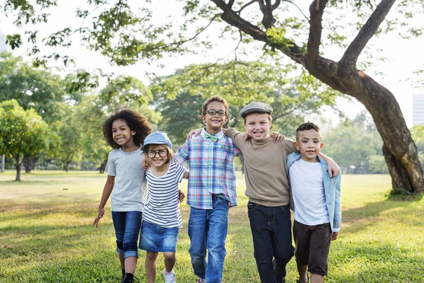 Casual vestido niños divertirse — Foto de Stock