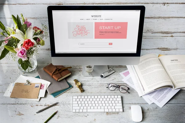 Computer on office table — Stock Photo, Image