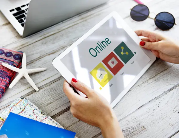 Woman using digital tablet — Stock Photo, Image