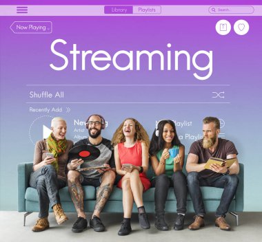 insanlar oturur koltukta cihazlar ile 