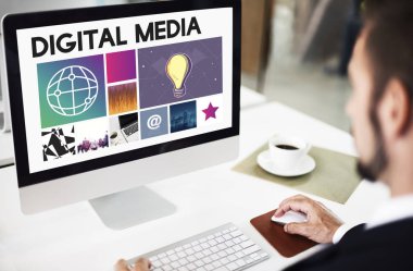 bilgisayarla çalışma iş adamı