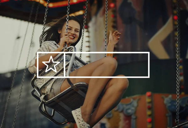 Vrouw op merry go round carrousel — Stockfoto