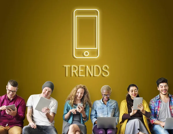 İnsanlar dijital araçları tarama  