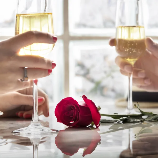 Pareja cenando juntos — Foto de Stock