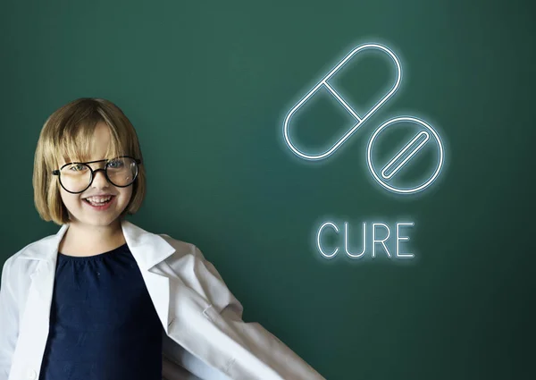 Menina em uniforme branco — Fotografia de Stock