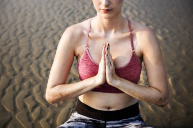 Yoga, meditasyon yapıyor kadın