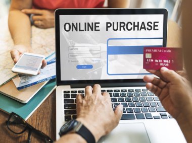 Dizüstü bilgisayar kullanan çift 