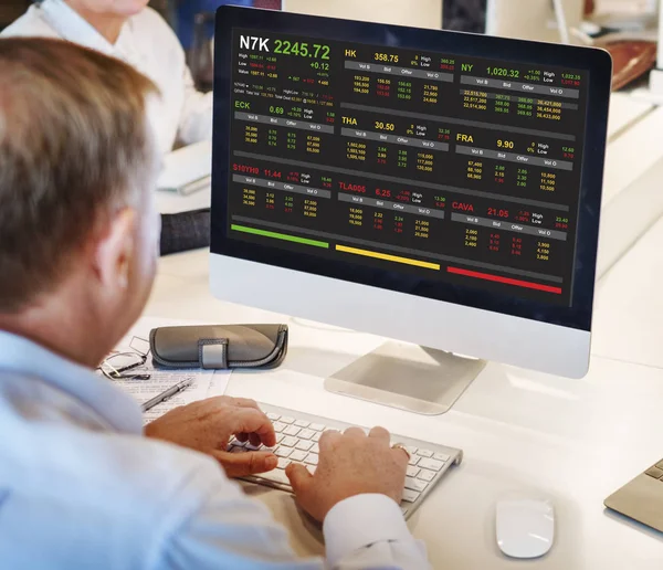 Mature businessman working on computer — Stock Photo, Image