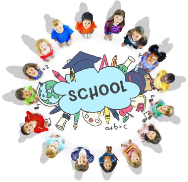 Daire içinde duran çocuk 