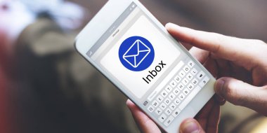 Holding ve cep telefonu tarama kişi 