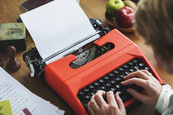 Woman typing on vintage typewriter machine — Stock Photo, Image