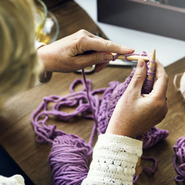 Dámské pletení doma — Stock fotografie