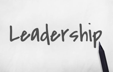 siyah kalemi kağıt üzerinde yazıt 