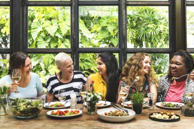  Asılı ve birlikte yemek kadın