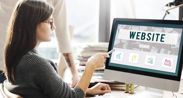 Woman showing on monitor — Stock Photo, Image