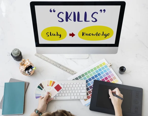 Woman working with graphic tablet — Stock Photo, Image