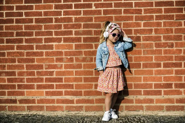 Menina bonito elegante pouco — Fotografia de Stock