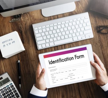 İşadamı tarama dijital tablet