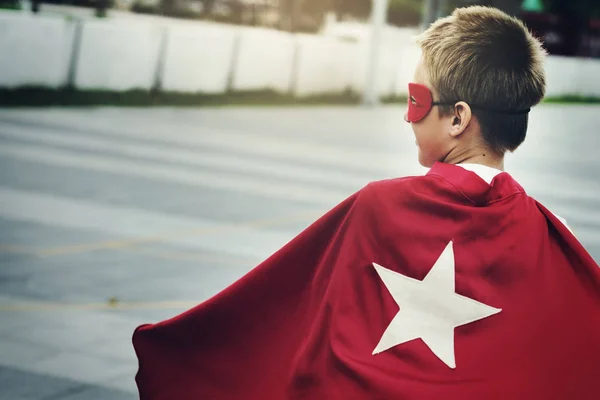 Menino de traje Super-herói — Fotografia de Stock