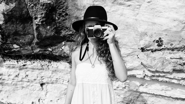 Bela menina fotógrafa — Fotografia de Stock