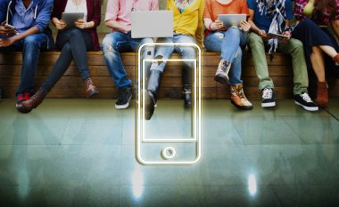 Farklı aygıtlar kullanan öğrenciler