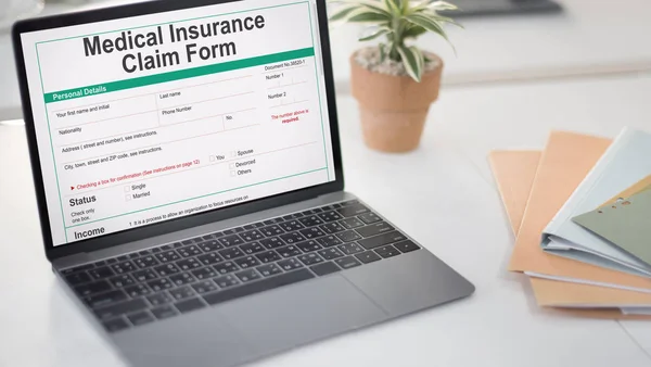Medical Insurance Claim Form on monitor Concept — Stock Photo, Image