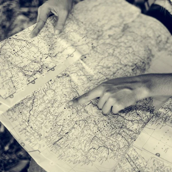 Backpacker Girl with Map — Stock Photo, Image