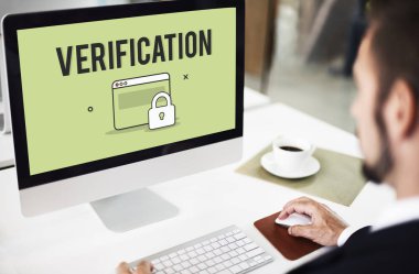 bilgisayarla çalışma iş adamı