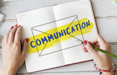 Günlüğe yazan kadın