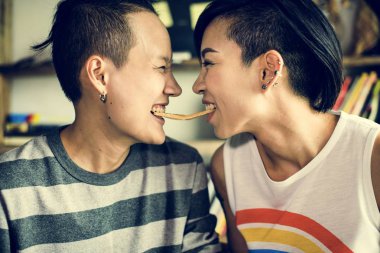 Lezbiyen çift anlar 