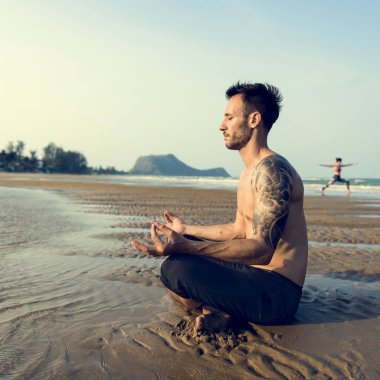 Yoga, meditasyon yapan erkek