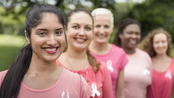 Frauen unterstützen sich gegenseitig — Stockfoto