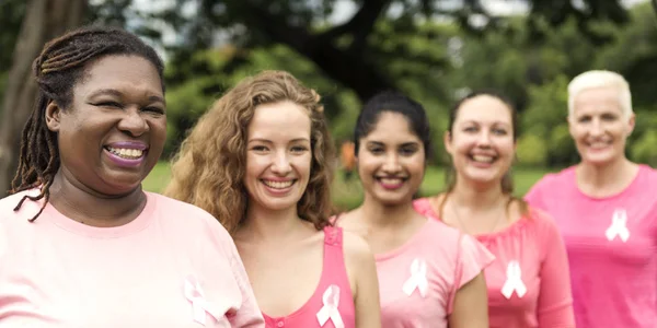 Las mujeres se apoyan mutuamente — Foto de Stock