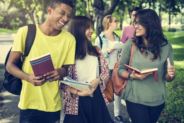 多様な若い学生 — ストック写真