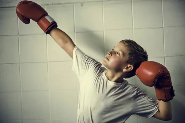 Jongen opleiding Boxing Exercis — Stockfoto