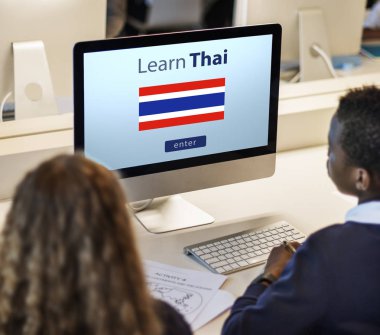 sınıf öğrencilerin bilgisayar kullanarak