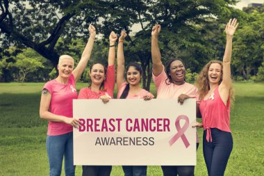 Kadınlar birbirlerine destek olurlar.