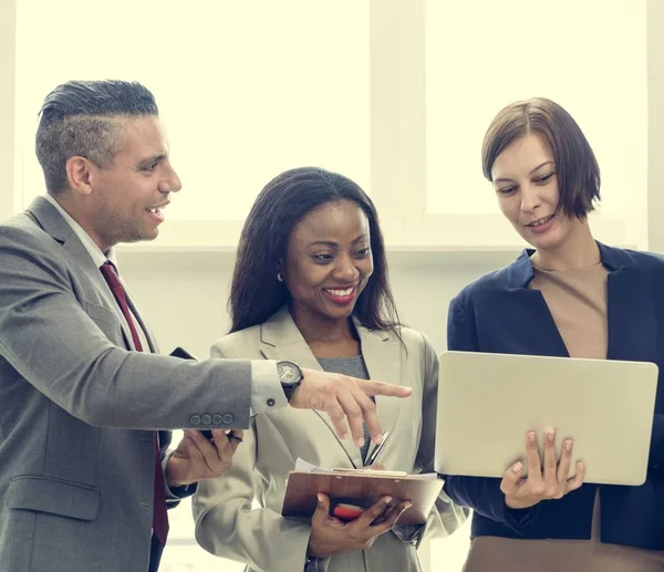 Equipe de negócios trabalhando juntos — Fotografia de Stock