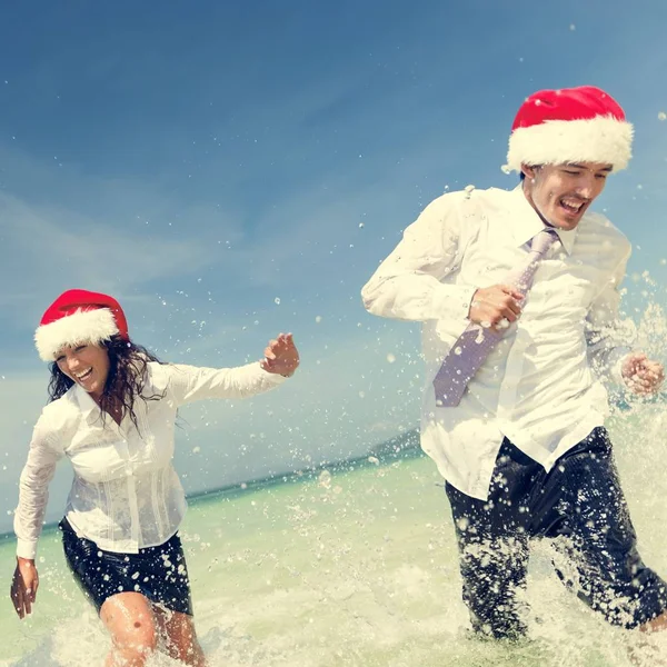 Colleghi d'affari che indossano Babbo Natale — Foto Stock