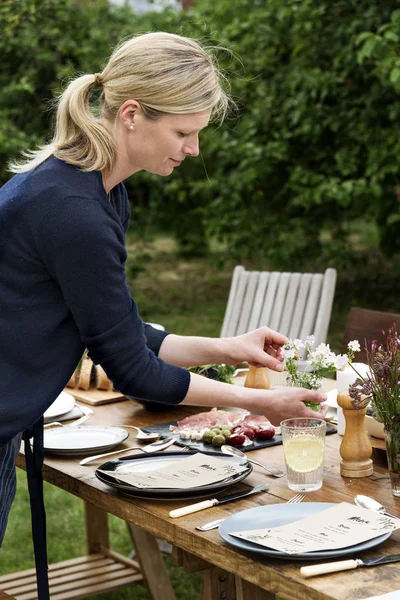 Housewife preparing table for lunch — Stock Photo, Image