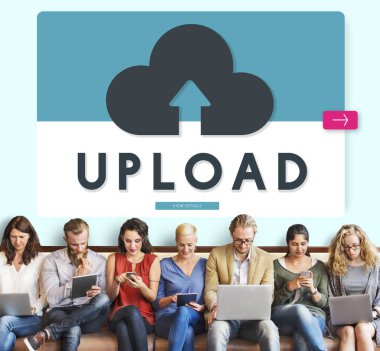 Dijital aygıtlar kullanan insanlar