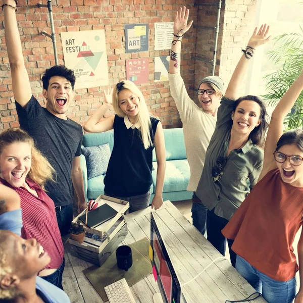 Hipsters trabajando en la oficina contemporánea —  Fotos de Stock