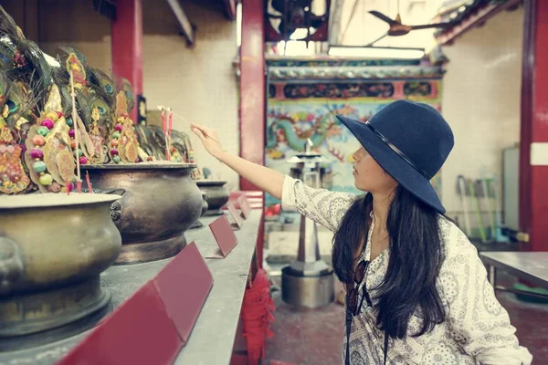 Religious woman in hat — Stock Photo, Image