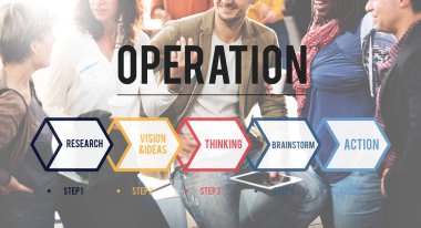 Parkta oturan öğrenciler