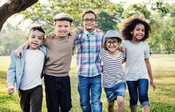 Casual vestido niños divertirse — Foto de Stock